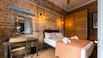 3 bedrooms, desk, iron/ironing board, Internet