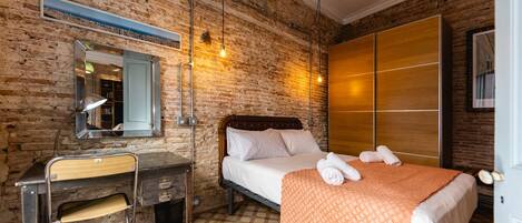 3 slaapkamers, een bureau, een strijkplank/strijkijzer, snel internet