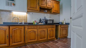 Microwave, high chair