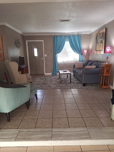 Live Like A Native-Close To Downtown-Quiet Neighborhood