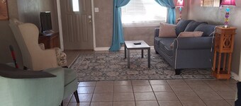 Live Like A Native-Close To Downtown-Quiet Neighborhood