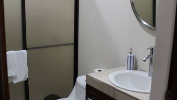 Family Apartment | Bathroom | Shower, hair dryer, towels