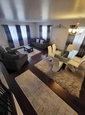 Älytelevisio, takka, Netflix, suoratoistopalvelut