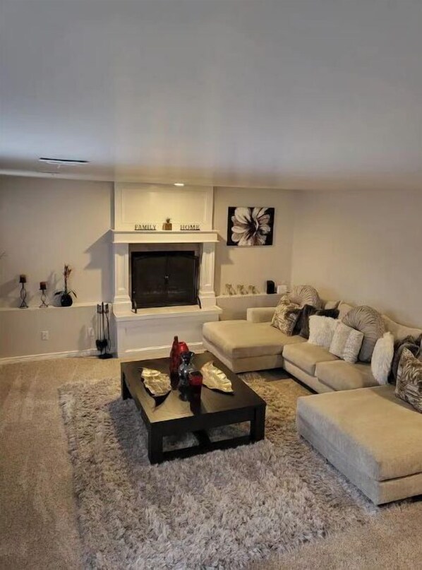 Smart TV, fireplace, Netflix, streaming services