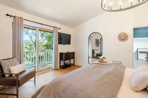 4 bedrooms, desk, iron/ironing board, WiFi