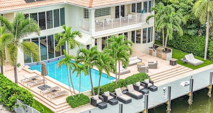 Las Olas Isles Waterfront Villa | Heated Pool & Dock | Fiesta Key | VlLLAS
