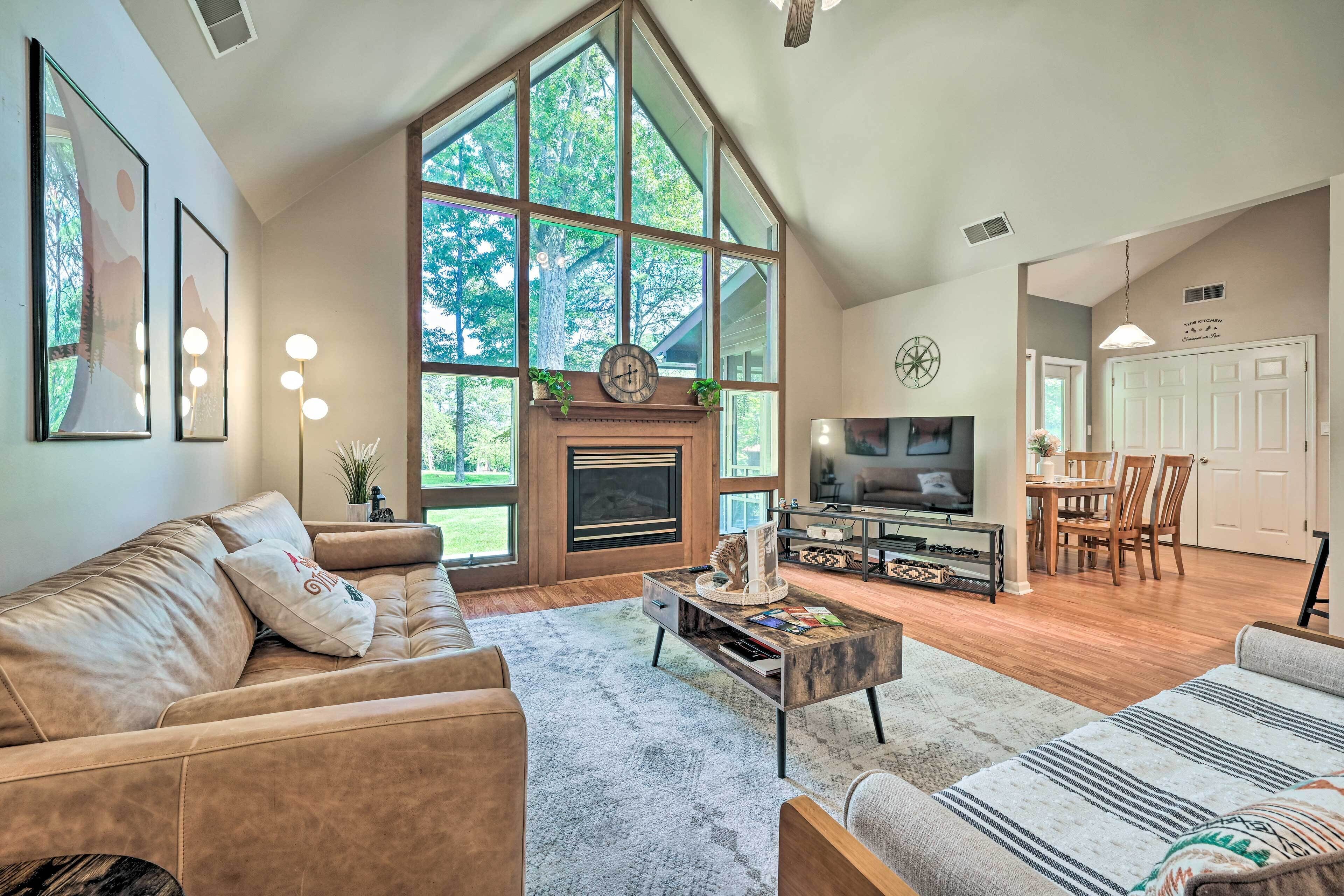 Chic Hedgesville Cabin w/ Golf Course Views!
