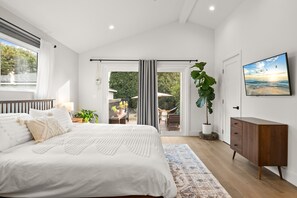 3 bedrooms, desk, iron/ironing board, free WiFi