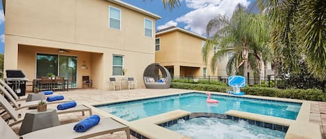 室外游泳池,恒温泳池