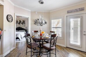 Dining - Luxe Scottsdale Condo - Newly Refurbished Ground Floor Unit! (Scottsdale)