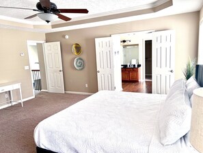 5 bedrooms, desk, WiFi, bed sheets