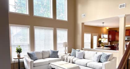 Bluegrass Oasis - Entire house,12 guests, 5mi to KHP