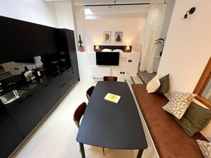 Private kitchen - Design led 1 Bedroom Flat in Buzzing Queens Park (London)