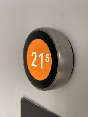 Private kitchen - Design led 1 Bedroom Flat in Buzzing Queens Park (London)