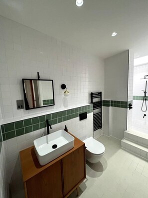 Bathroom - Design led 1 Bedroom Flat in Buzzing Queens Park (London)