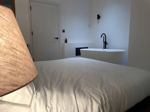 Apartment, 1 Queen Bed with Sofa bed | 1 bedroom, iron/ironing board, free WiFi, bed sheets - Design led Duplex Apartment in Buzzing Queens Park (London)