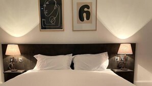 Apartment, 1 Queen Bed with Sofa bed | 1 bedroom, iron/ironing board, free WiFi, bed sheets - Design Led 1bed in Cosmopolitan Queens Park (London)