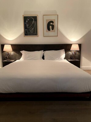 Apartment, 1 Queen Bed with Sofa bed | 1 bedroom, iron/ironing board, free WiFi, bed sheets - Design Led 1bed in Cosmopolitan Queens Park (London)