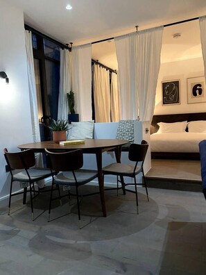 1 bedroom, iron/ironing board, free WiFi, bed sheets - Design Led 1bed in Cosmopolitan Queens Park (London)