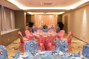 A conference room with a round table, pink chairs, and a Hello Kitty theme. - Canal Hotel (Jiaxing)