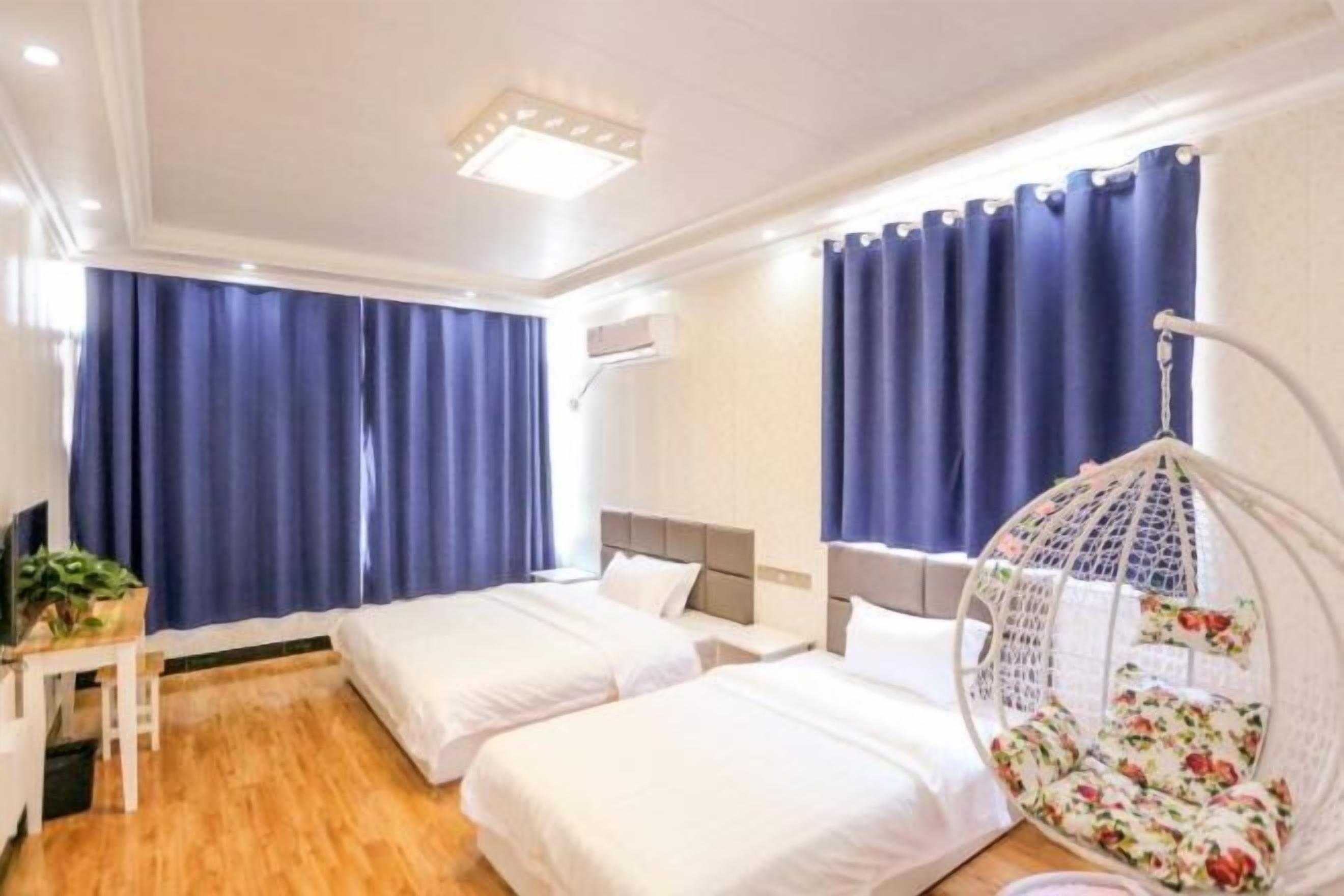 Bàn ủi/dụng cụ ủi quần áo 