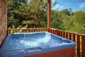 Outdoor spa tub - Too Tranquil For Words (Sevierville)