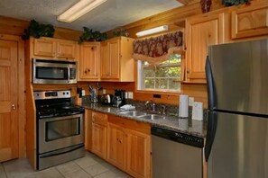 冰箱、微波炉、烤箱、炉灶