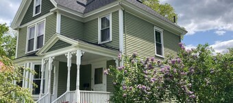 Private 1st Floor Studio in Victorian Home - Steps to LL Bean, Downtown Freeport