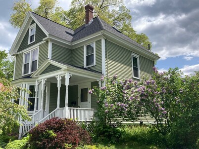 Private 1st Floor Studio in Victorian Home - Steps to LL Bean, Downtown Freeport