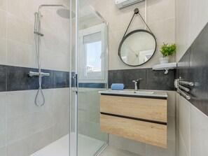Bathroom - Beautiful private villa for 4 people with A/C, WIFI, private pool, TV and patio (Bellavista)