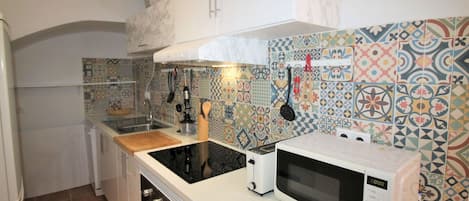 Microondas, horno y lavavajillas