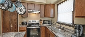 Level Laurel highlands house on 5 acres!