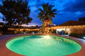 Piscina all'aperto, una piscina riscaldata