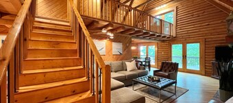 New Listing! Lakefront Cabin | Lake Norman | Sleeps 10 | Large Deck | Kayaks!