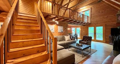New Listing! Lakefront Cabin | Lake Norman | Sleeps 10 | Large Deck | Kayaks!