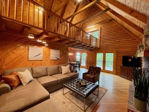 TV connectée, baby-foot, livres