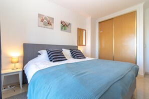 1 quarto, Wi-Fi de cortesia, roupa de cama