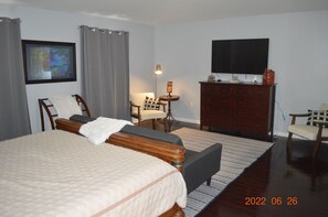 5 bedrooms, desk, iron/ironing board, travel crib