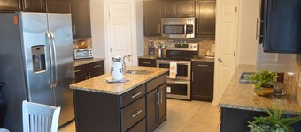 POOL HOME - SUN & BEACH-5-BED 3-BATH-COME RELAX AND ENJOY PALM COAST !!!