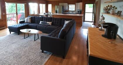 Close to Crystal Mountain, Family friendly, Modern, Beautiful views of the lake.