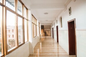 Interior - Dali Qihai Station (Dali)