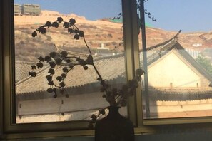Unclassified image, 2 of 28, button - Dali Qihai Station (Dali City)