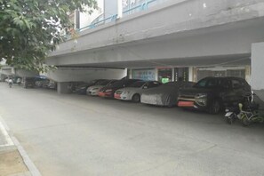 Free self parking - Guanyuntianyuebingguan (Guanyun)