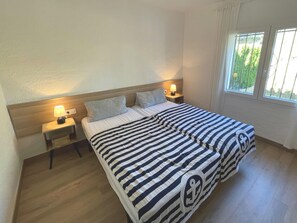 2 bedrooms, iron/ironing board, WiFi, bed sheets - Las flores 3A, Begur, Costa Brava (Begur)