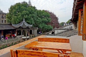 Outdoor dining - Aunty Ji Inn (Tongxiang)