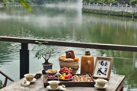 外観. Fengxiangyuan Holiday Hotel