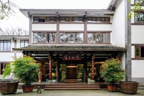 Exterior - Fengxiangyuan Holiday Hotel (Chongqing)