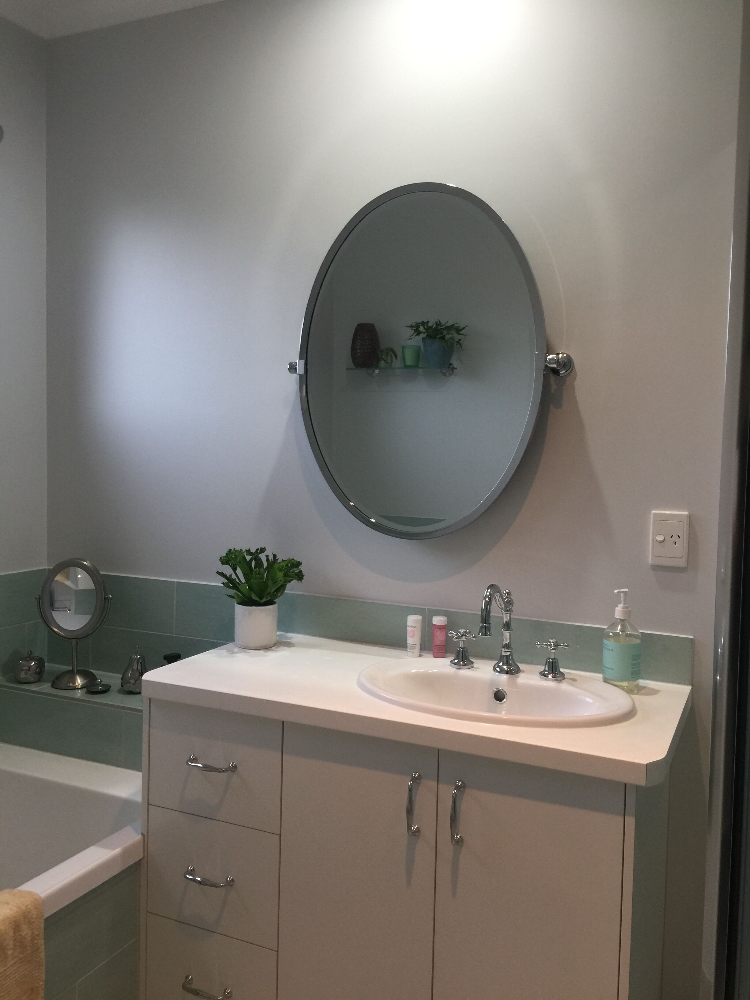 Badekar, hårtørrer, håndklæder, Sæbe