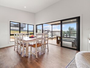 Dining - 5 Bed Luxury Home | Snowy Mountains | Sentinel Chalet | Jindabyne | Sleeps 14 (JINDABYNE)