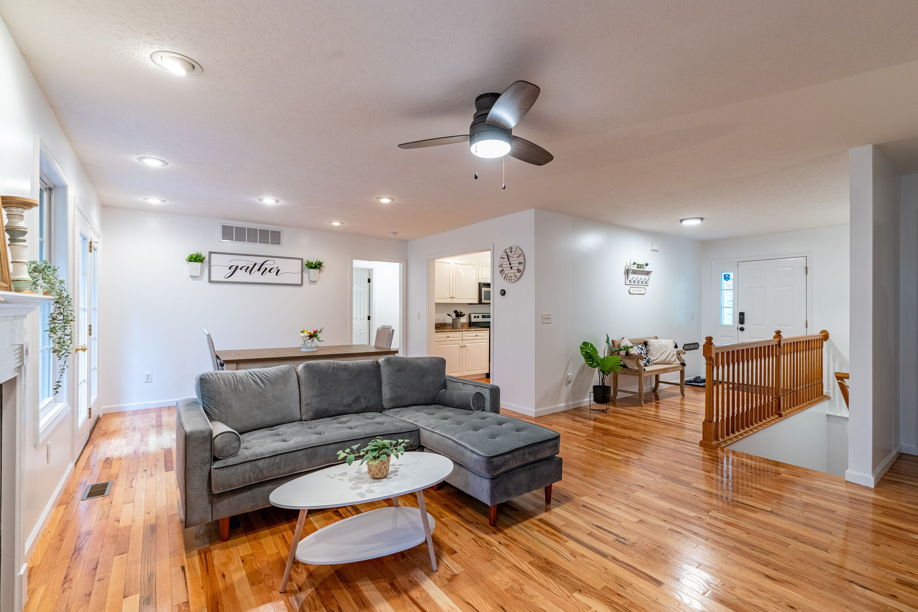 Spacious 4BR family fun, game room, large deck, stocked kitchen, workstations